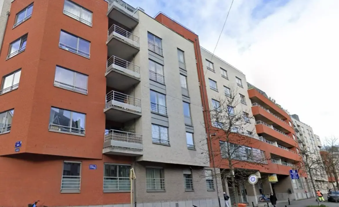 vente à la pièce et location d'appartement pour le compte d'un promoteur immo